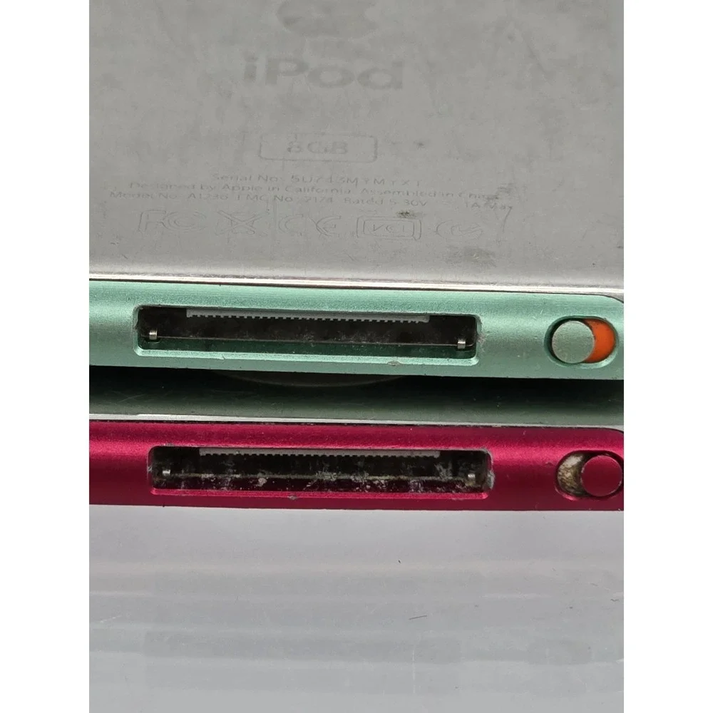 2 Apple iPod nano 8GB - 3rd Generation‎ - Green & Red A1236 For Parts! SEE PICS!